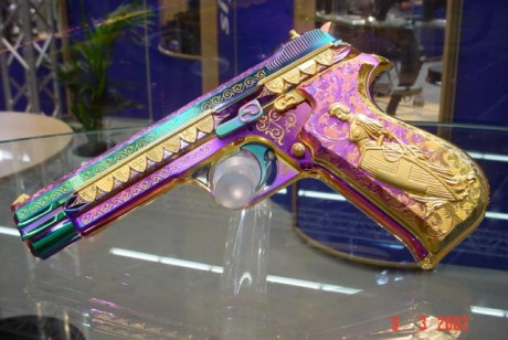 Para los amantes de la SIG 210 que son muchos espero os guste este enlace , saludos .

 http://www.littlegun.be/arme%20suisse/collectionneur%20sig/a%20a%20collection%20gb.htm 30