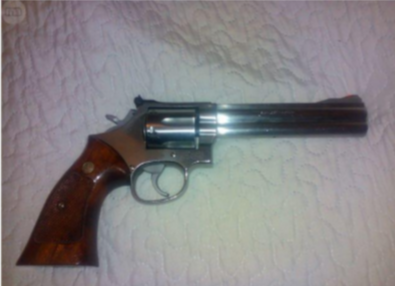 Buenas se vende revolver Smith & wesson 
Calibre 357 Magnum (acepta también 38 SP)
Cañón de 6 pulgadas
Cacha 12