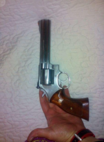 Buenas se vende revolver Smith & wesson 
Calibre 357 Magnum (acepta también 38 SP)
Cañón de 6 pulgadas
Cacha 11