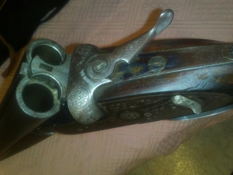 Buenas , vendo una escopeta paralela marca LIG ,guiada en E , calibre 12/70, expulsora , pletina larga 01