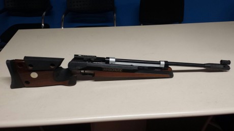 Pues eso, un compañero de club pone a la venta esta carabina anschutz super air 2002, ideal para tomar 00