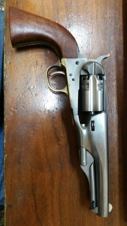 VENDIDO revolver de avancarga 
Marca CENTAURE ,fabricado en Bélgica , con  licencia  COLT , en los años 01