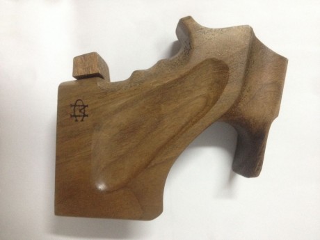 VENDIDA VENDIDA
Un compañero de club me ha pedido ponga en venta su cacha de Steyr Lp10 en talla M.
Impecale 01