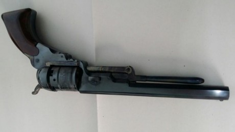 Se vendo Revolver de Avancarga, Colt Patterson sin estrenar de la casa uberti. precio 250 euros. Envío 01