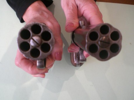 Vendo dos Pepperbox americanos calibre 8 mm, inscritos en el libro de coleccionista, fabricados por Allen 00