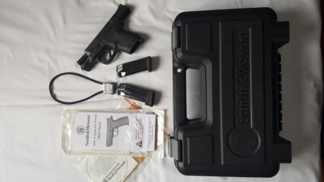 Vendo:  SMITH & WESSON M&P Compact
calibre: 9mm pb. 
Estado impecable. Apenas ha sido usada.
Con 01