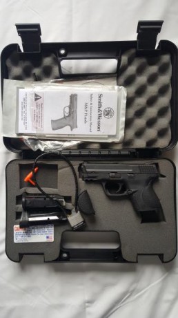 Vendo:  SMITH & WESSON M&P Compact
calibre: 9mm pb. 
Estado impecable. Apenas ha sido usada.
Con 00