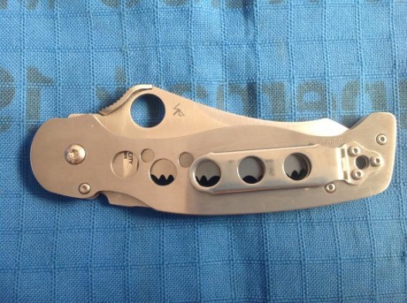 Hola:

Vendo navaja Spyderco A.T.R. nueva y en su caja original.

La hoja mide 89 mm. en acero VG-10, 00