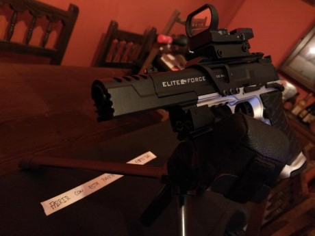 VENDIDA.Vendo pistola de airsoft sin uso UMAREX ELITE FORCE RACE GUN blow back con minilaser y punto rojo.es 30