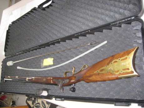 Hola, un amigo deja la avancarga, y me ha pedido que le anuncie este rifle, muy pocos tiros, y con los 00