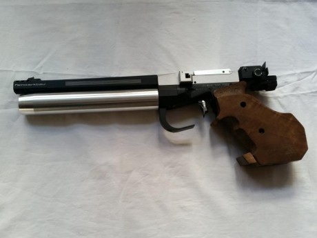 Vendo pistola Feinwerkbau  P55 , de 5 tiros.   ^^^^ 700 € ^^^^
2 cargadores de 5 tiros y 1 mono tiro.
2 00