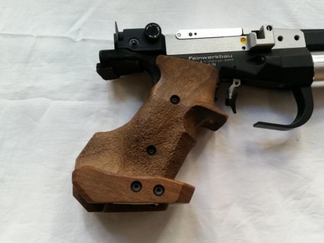 Vendo pistola Feinwerkbau  P55 , de 5 tiros.   ^^^^ 700 € ^^^^
2 cargadores de 5 tiros y 1 mono tiro.
2 12