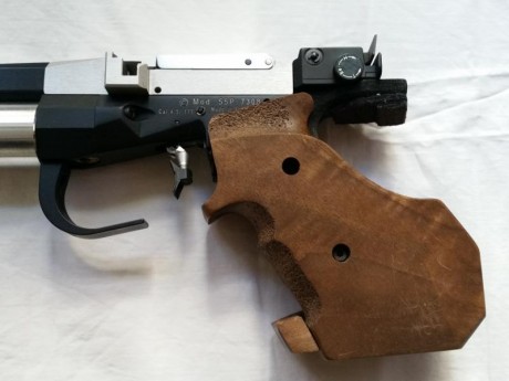 Vendo pistola Feinwerkbau  P55 , de 5 tiros.   ^^^^ 700 € ^^^^
2 cargadores de 5 tiros y 1 mono tiro.
2 11