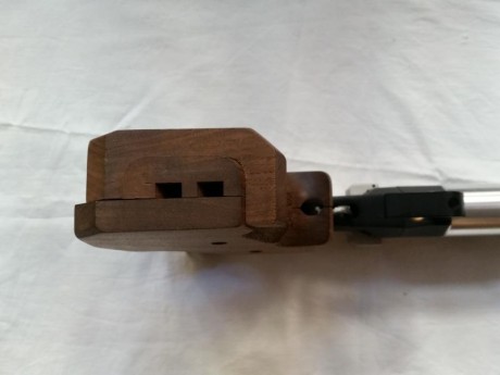 Vendo pistola Feinwerkbau  P55 , de 5 tiros.   ^^^^ 700 € ^^^^
2 cargadores de 5 tiros y 1 mono tiro.
2 10