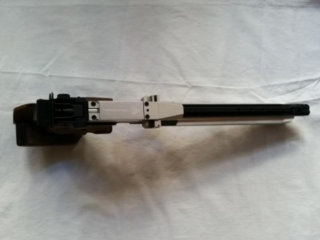 Vendo pistola Feinwerkbau  P55 , de 5 tiros.   ^^^^ 700 € ^^^^
2 cargadores de 5 tiros y 1 mono tiro.
2 22