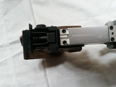 Vendo pistola Feinwerkbau  P55 , de 5 tiros.   ^^^^ 700 € ^^^^
2 cargadores de 5 tiros y 1 mono tiro.
2 21