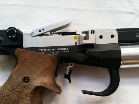 Vendo pistola Feinwerkbau  P55 , de 5 tiros.   ^^^^ 700 € ^^^^
2 cargadores de 5 tiros y 1 mono tiro.
2 20