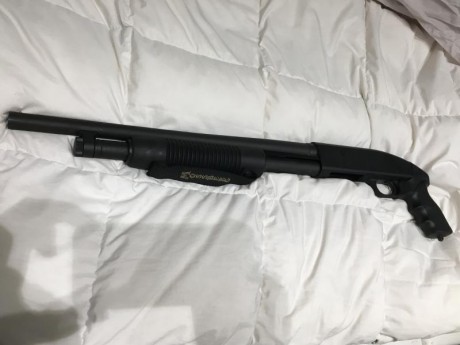 Vendo escopeta corredera Mossberg 500 Tactical practicamente nueva, con culatin tactico original y pistolete 31