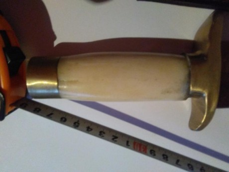 buenas noches

vendo cuchillo bowie, empuñadura en hueso camello, con latón.

6mm de grosor, acero inoxidable, 11