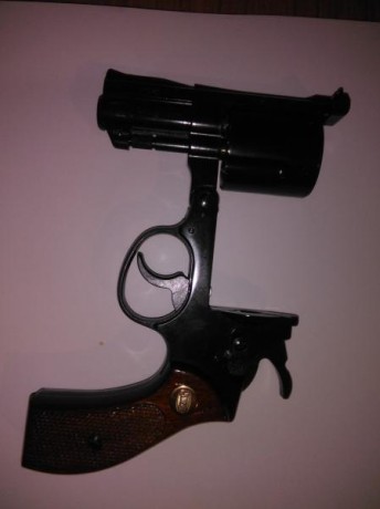 Buenas noches!!

Vendo detonadora máuser mágnum ptb457 cal 45k (made in West Germany).

150€ mas portes.

Con 12
