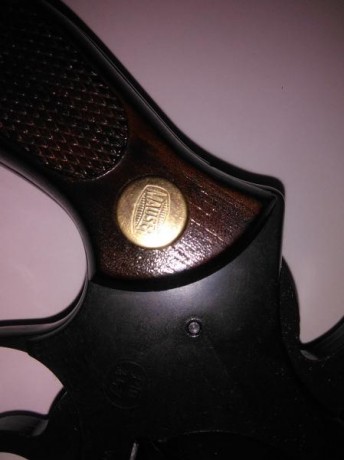 Buenas noches!!

Vendo detonadora máuser mágnum ptb457 cal 45k (made in West Germany).

150€ mas portes.

Con 11