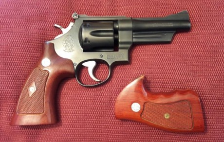   Hola compañeros. Sigo haciendo hueco en el armero. Esta vez le toca a mi flamante S&W 28 "Highway 01