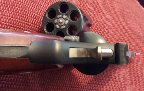   Hola compañeros. Sigo haciendo hueco en el armero. Esta vez le toca a mi flamante S&W 28 "Highway 12