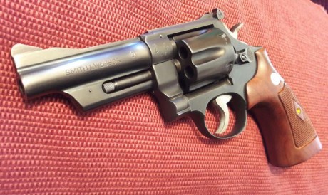   Hola compañeros. Sigo haciendo hueco en el armero. Esta vez le toca a mi flamante S&W 28 "Highway 11