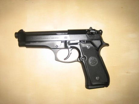 Hola. Vendo Beretta 92G mas carro del 22Lr. fabricado por Beretta. No mas de 70 disparos, con todos sus 60