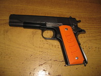 Hola buenas. Pues al igual que con la cz75 también  se puede imprimir  accesorios  para esta arma. Se 00