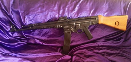 La viuda de un amigo fallecido me ha encargado esta venta. La compró para colgar en la pared como pieza 01
