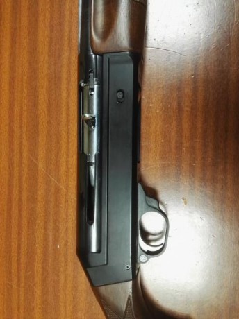 Vendo ESCOPETA marca BENELLI cal.12,modelo SAUT, en perfecto estado de conservación. No la he utilizado 01