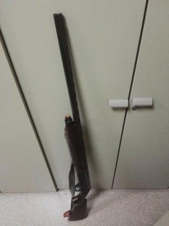 Vendo ESCOPETA marca BENELLI cal.12,modelo SAUT, en perfecto estado de conservación. No la he utilizado 00