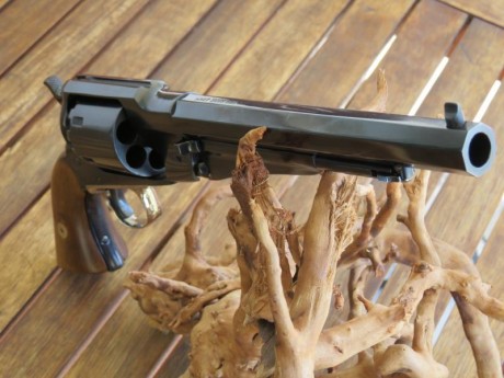 Vendo revolver REMINGTON 1858 CAL.44 marca Santa Barbara, de sobra decir la calidad empleada para la fabricación 01
