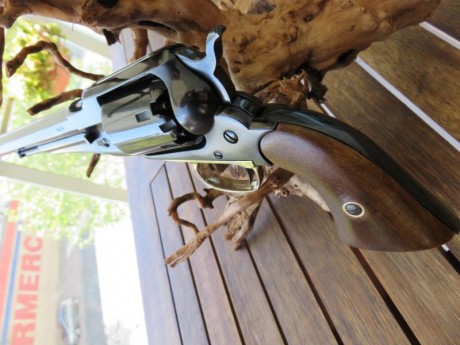 Vendo revolver REMINGTON 1858 CAL.44 marca Santa Barbara, de sobra decir la calidad empleada para la fabricación 00