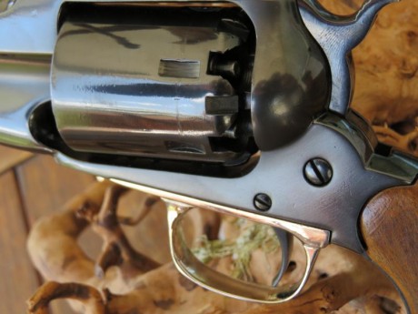 Vendo revolver REMINGTON 1858 CAL.44 marca Santa Barbara, de sobra decir la calidad empleada para la fabricación 12