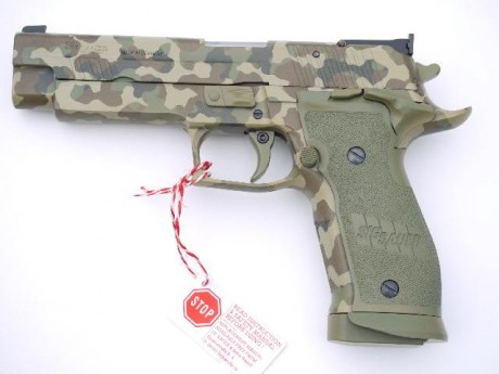 Para todos los gustos,esta es militar.
un saludo. 172