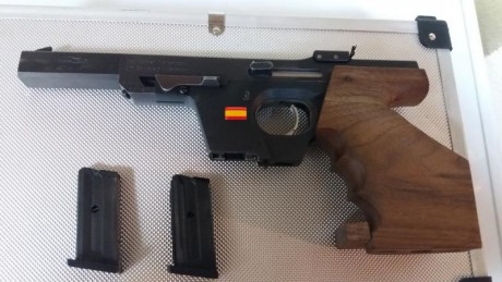 WALTHER GSP con carros del 22 y del 32, dos cargadores de cada calibre,el carro del 32 tiene contrapeso 11
