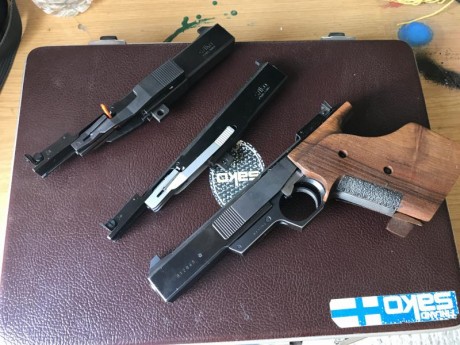VENDIDA pistola SAKO triace. Completa con su maletín y accesorios . Tres calibres .32SW Long Wad Cutter, 00