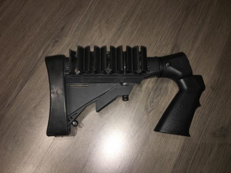 Vendo escopeta corredera Mossberg 500 Tactical practicamente nueva, con culatin tactico original y pistolete 140