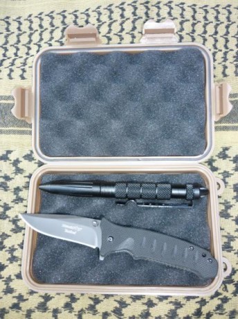 Conjunto Fox Blackfox
Navaja Tactica BlackFox, hoja de acero inoxidable 440 de 7.5 cms con acabado satinado 02