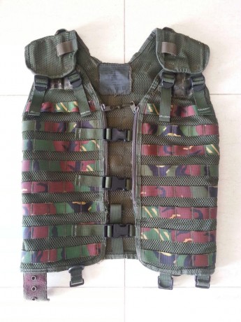 Original surplus del ejercito, lleva en su interior una funda para pistola, esta en muy buen estado

35€ 02