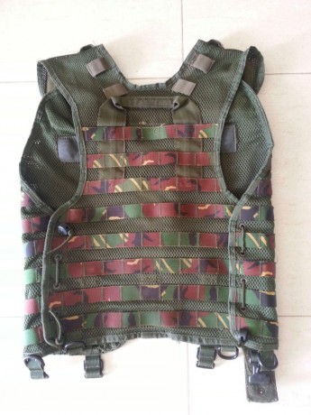 Original surplus del ejercito, lleva en su interior una funda para pistola, esta en muy buen estado

35€ 01