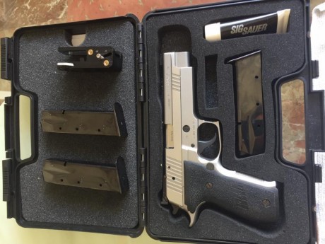 Vendo Sig Sauer p226 X-FIVE allround 9mm, 3 cargadores, 1 IPSC magnetic insert, Precio 1000 euro 02