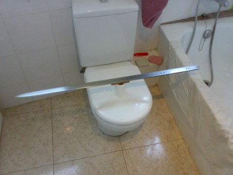 He hecho una espada a modo de prueba, para practicar. La hoja es tipo bastarda pero sin vaceo ni nada. 00