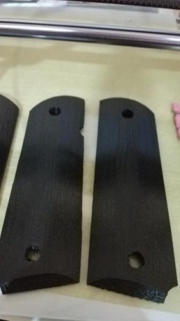 Hola buenas. Pues al igual que con la cz75 también  se puede imprimir  accesorios  para esta arma. Se 21