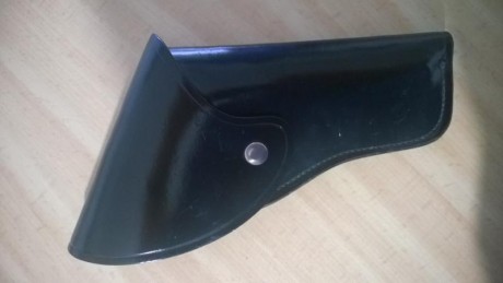    

Funda con el logo de S&W para armazones K/L en 4", piel muy gruesa, no se ha utilizado. 02