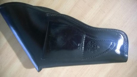    

Funda con el logo de S&W para armazones K/L en 4", piel muy gruesa, no se ha utilizado. 01