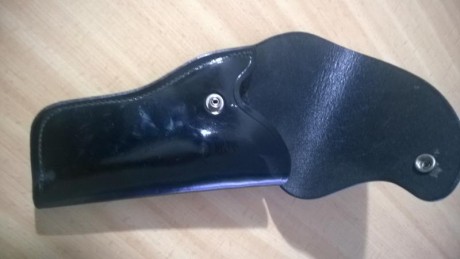    

Funda con el logo de S&W para armazones K/L en 4", piel muy gruesa, no se ha utilizado. 00