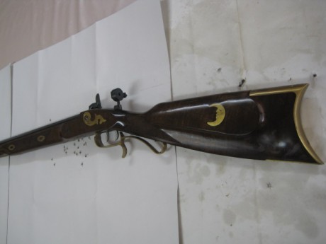 Hola, un amigo deja la avancarga, y me ha pedido que le anuncie este rifle, muy pocos tiros, y con los 40
